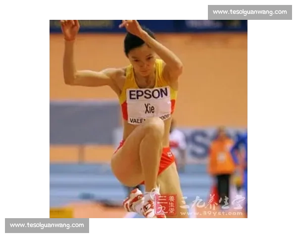 三级跳比赛规则解析与技巧分享 详解跳跃距离与起跳技巧